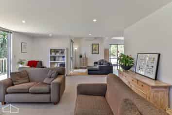 91a Kaurilands Road, Titirangi