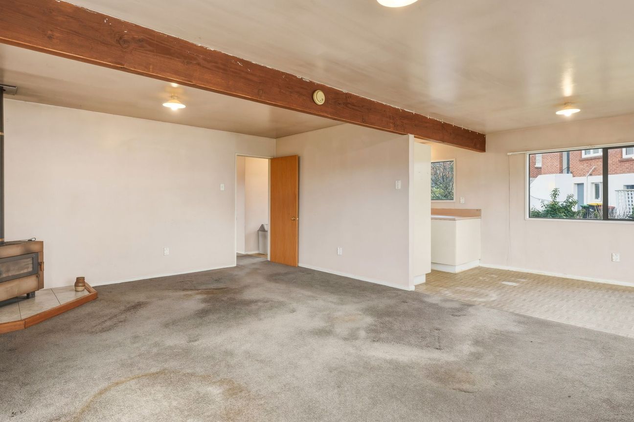 Location and Potential..... Over $539,000! - Altro