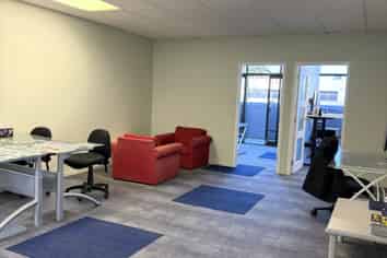 67M² FIRST-FLOOR OFFICE IN ROSEDALE
