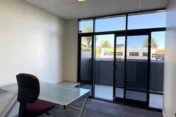 67M² FIRST-FLOOR OFFICE IN ROSEDALE

