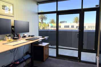 67M² FIRST-FLOOR OFFICE IN ROSEDALE
