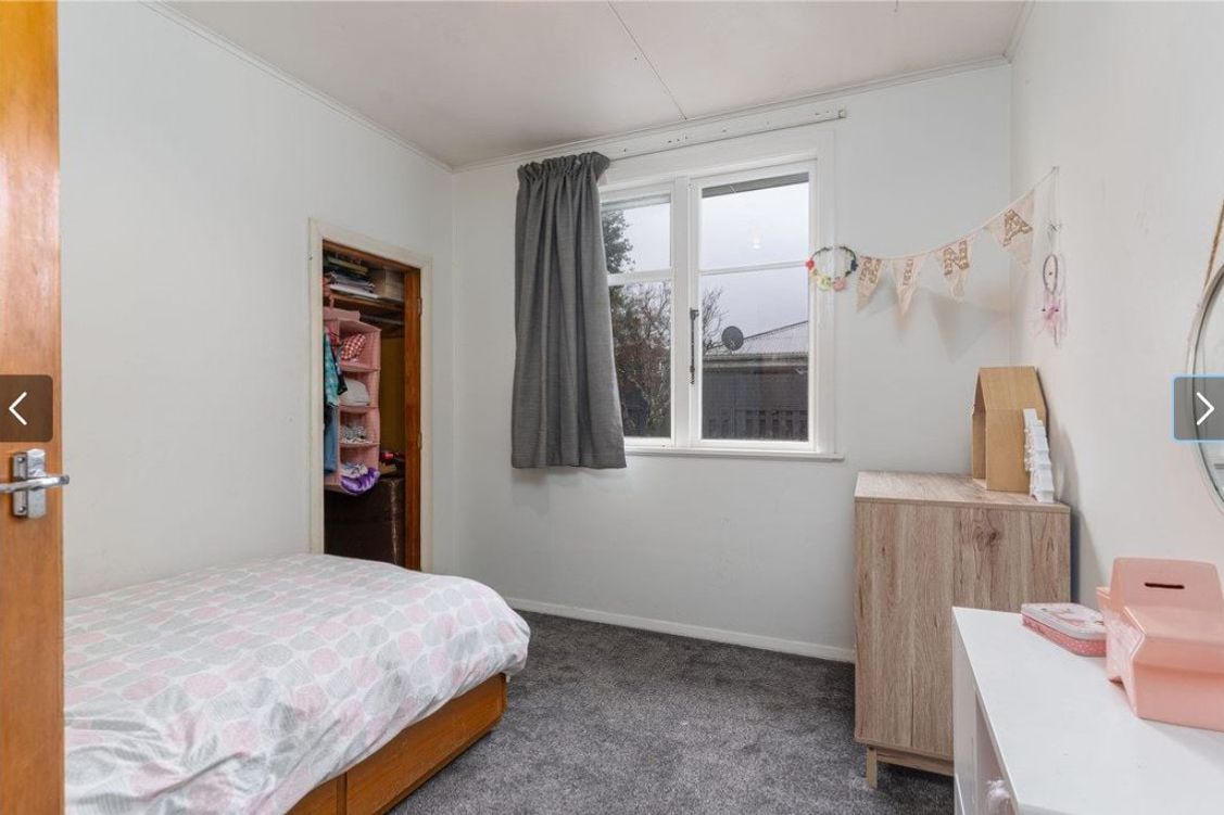 3 Bedroom Home with off street parking - Bild 6