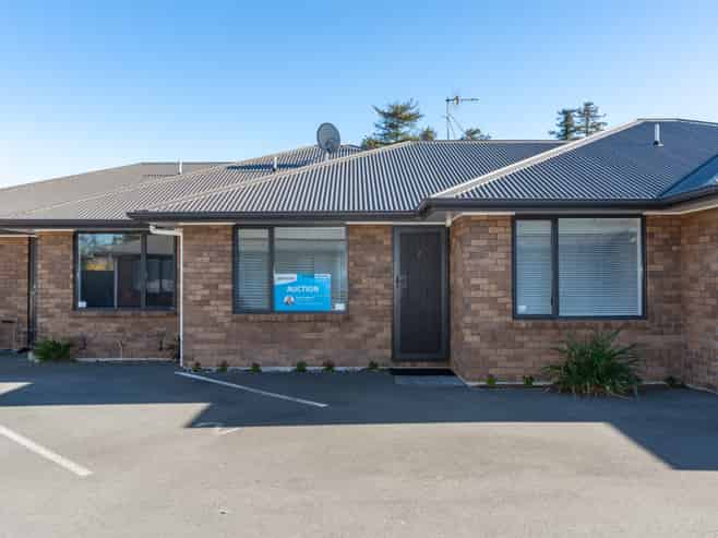 2/240 Old Farm Road, Hillcrest