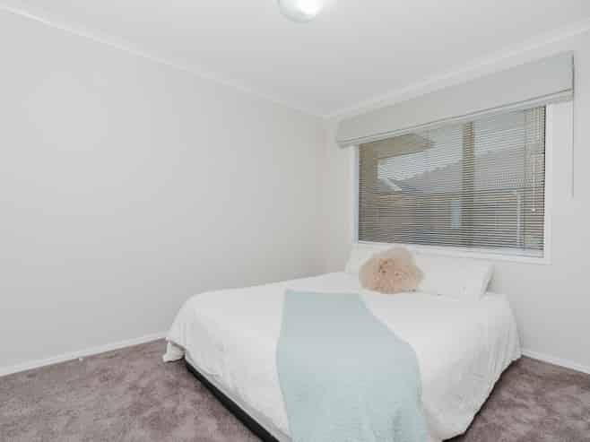 2/240 Old Farm Road, Hillcrest