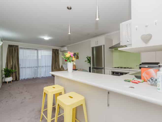 2/240 Old Farm Road, Hillcrest