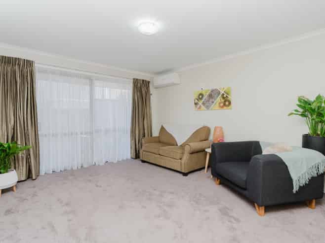 2/240 Old Farm Road, Hillcrest
