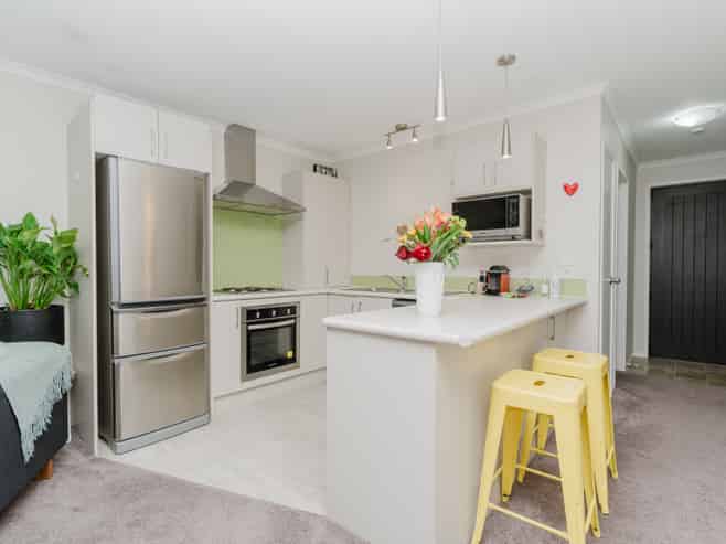 2/240 Old Farm Road, Hillcrest