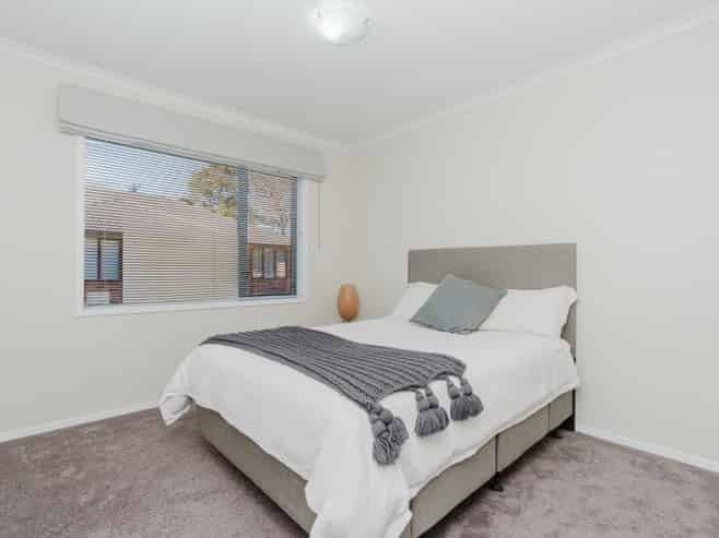 2/240 Old Farm Road, Hillcrest