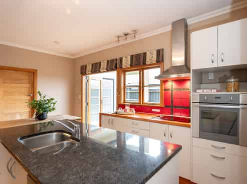 819 Francis Hicks Avenue, Raureka