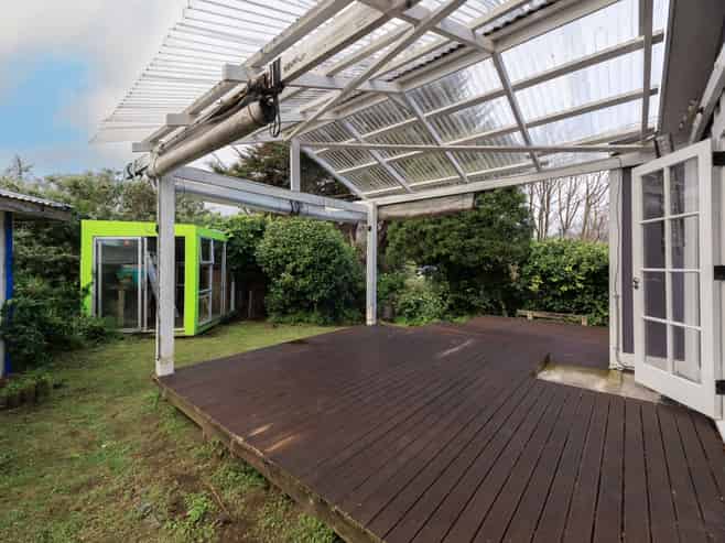 36 Renown Road, RAUMATI SOUTH