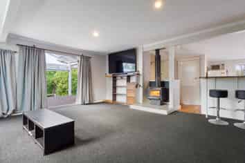36 Renown Road, RAUMATI SOUTH