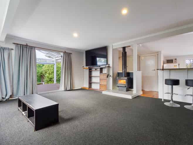 36 Renown Road, RAUMATI SOUTH