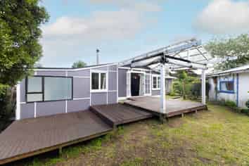 36 Renown Road, RAUMATI SOUTH