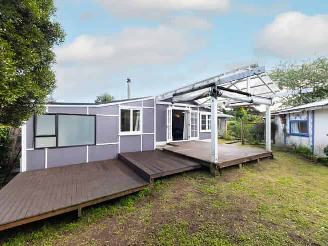 36 Renown Road, RAUMATI SOUTH