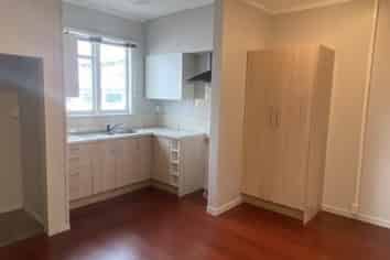 Well-located Taradale office or beauty rooms