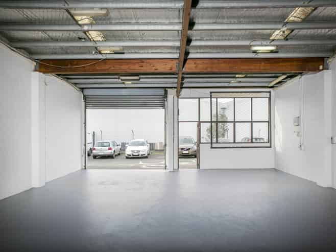 TIDY INDUSTRIAL WORKSHOP
