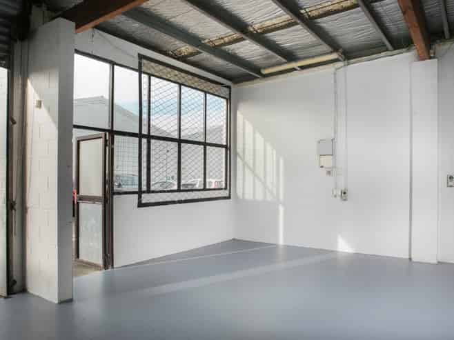 TIDY INDUSTRIAL WORKSHOP
