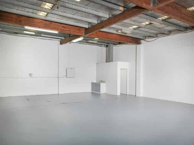 TIDY INDUSTRIAL WORKSHOP
