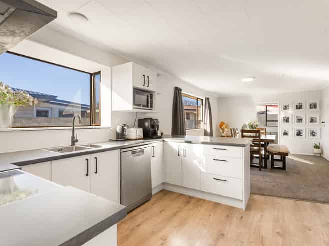 42A Brandon Street, Alexandra