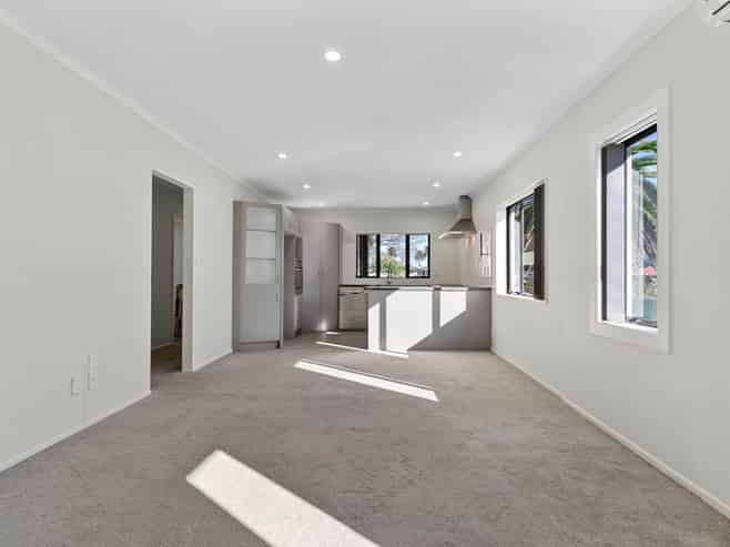 196 Robertson Road, Mangere East