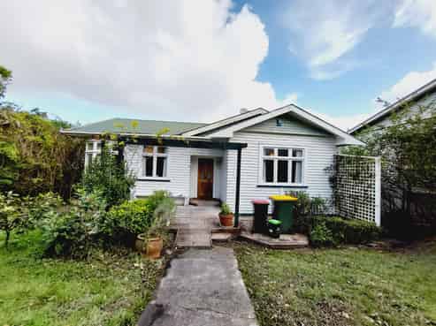 556 New North Road, Kingsland