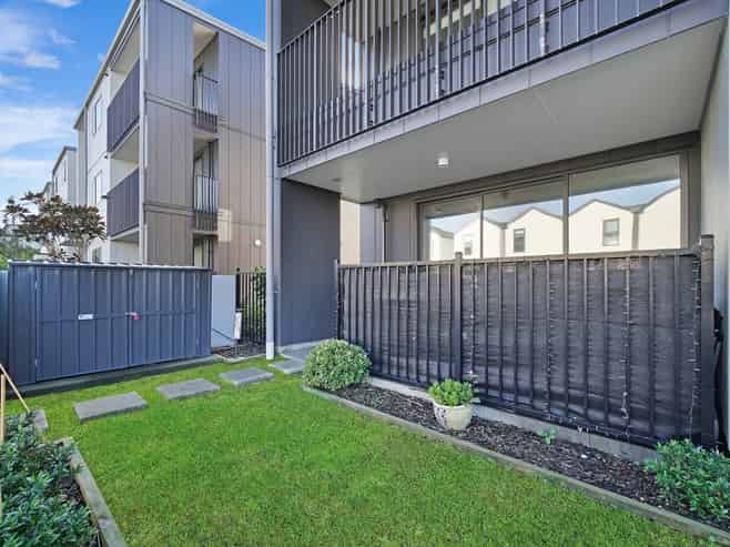 1/4 Ara Kataraina, Mangere