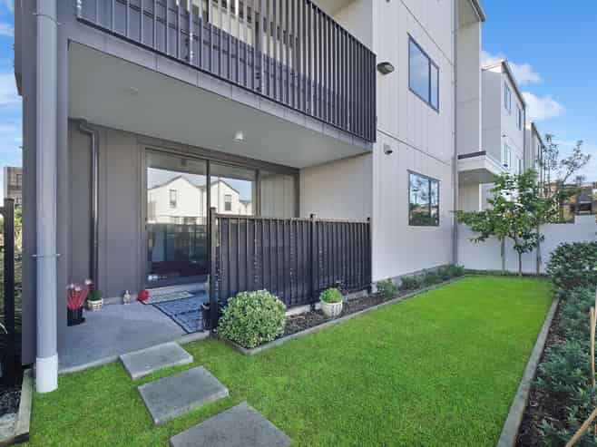 1/4 Ara Kataraina, Mangere