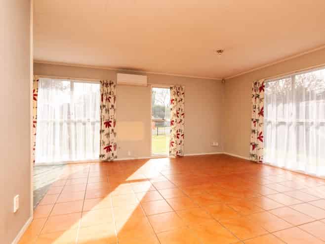 9 Chibnall Place, Conifer Grove