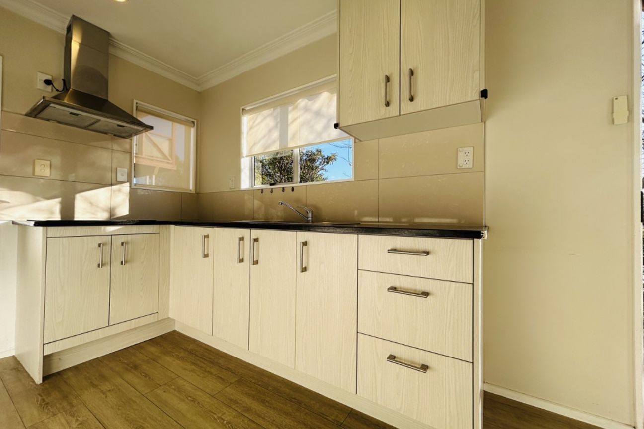 Sunny & Secure Family Home in the Heart of Sunnynook - Vista 3