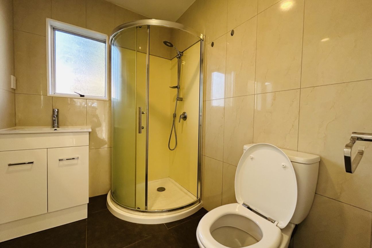 Sunny & Secure Family Home in the Heart of Sunnynook - Vista 6