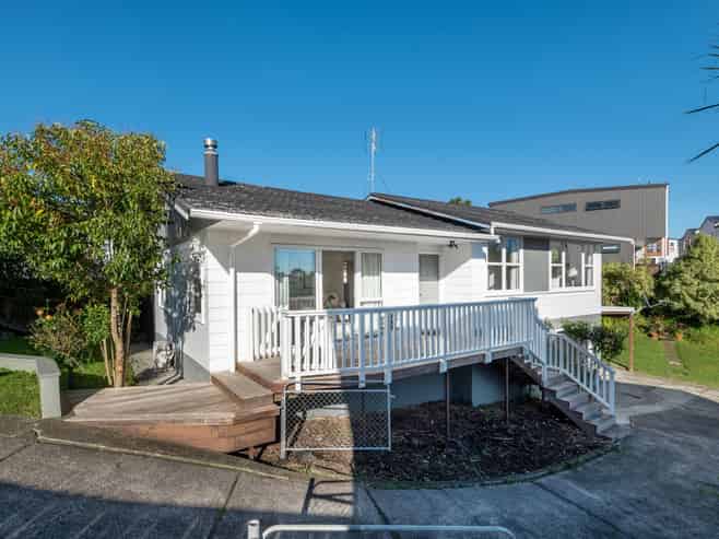 8 Silver Birch Rise, Henderson