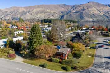 43 Hunter Crescent, Wanaka