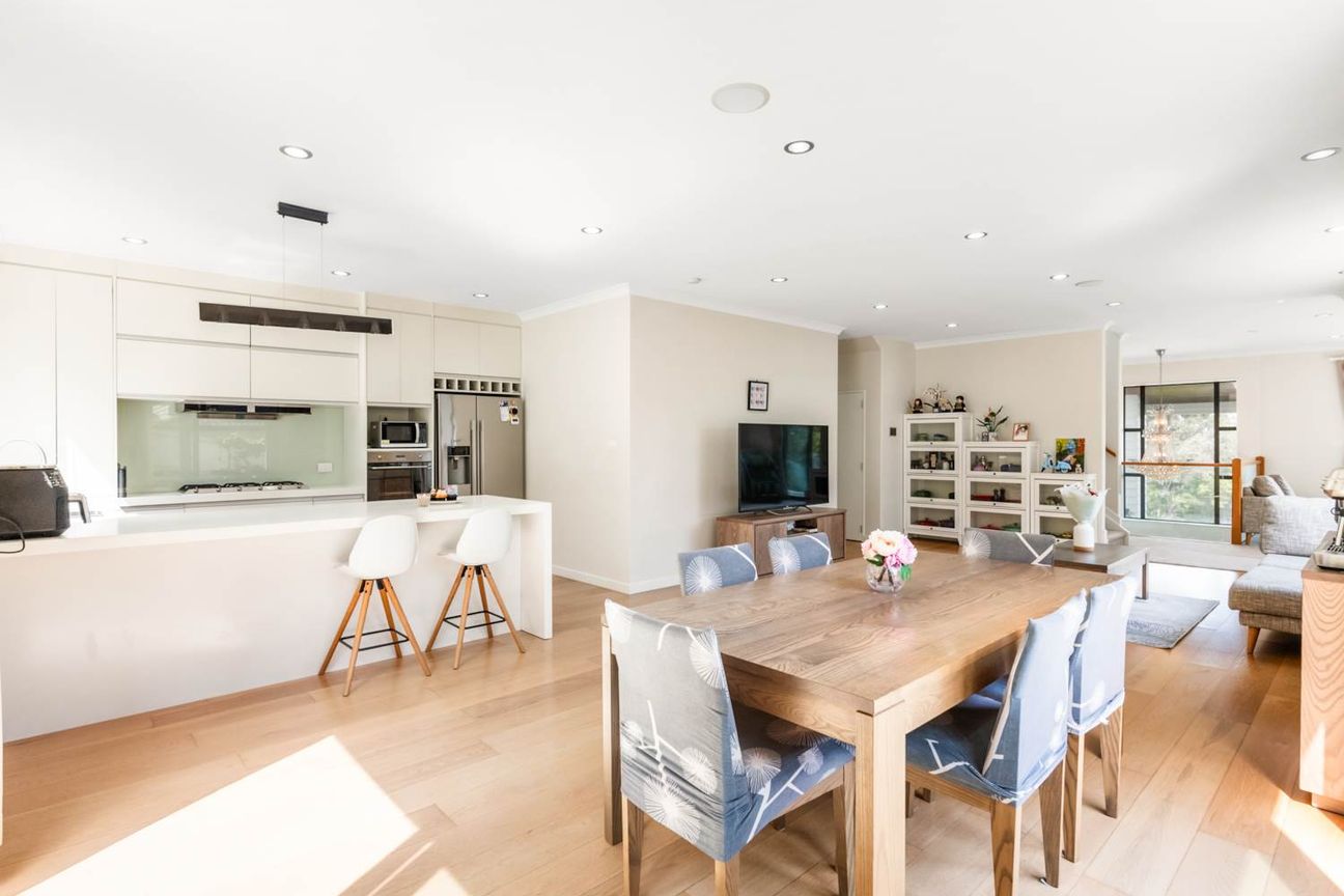 Brick & Weatherboard | 5 Bedrooms | 3 Ensuites - Vista 4