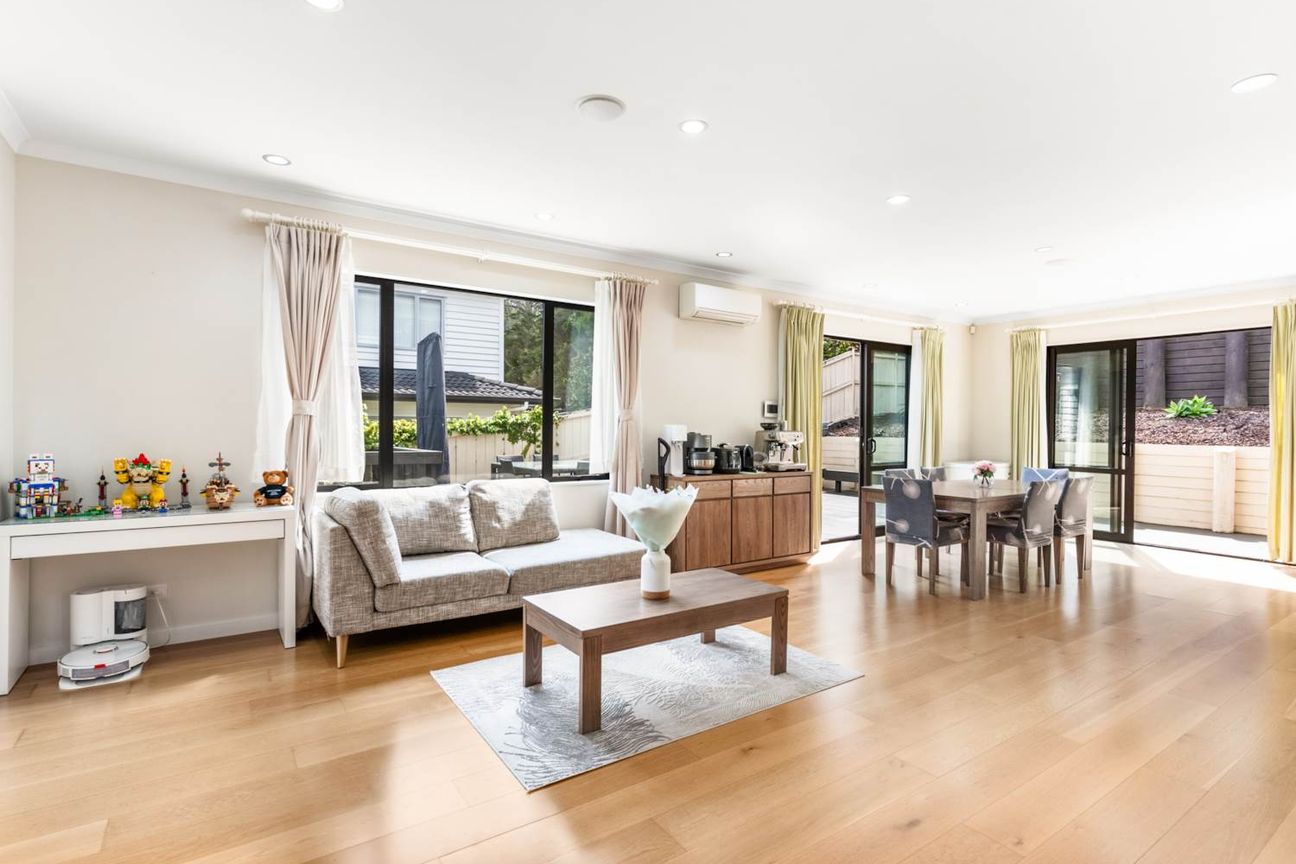 Brick & Weatherboard | 5 Bedrooms | 3 Ensuites - Vista 5