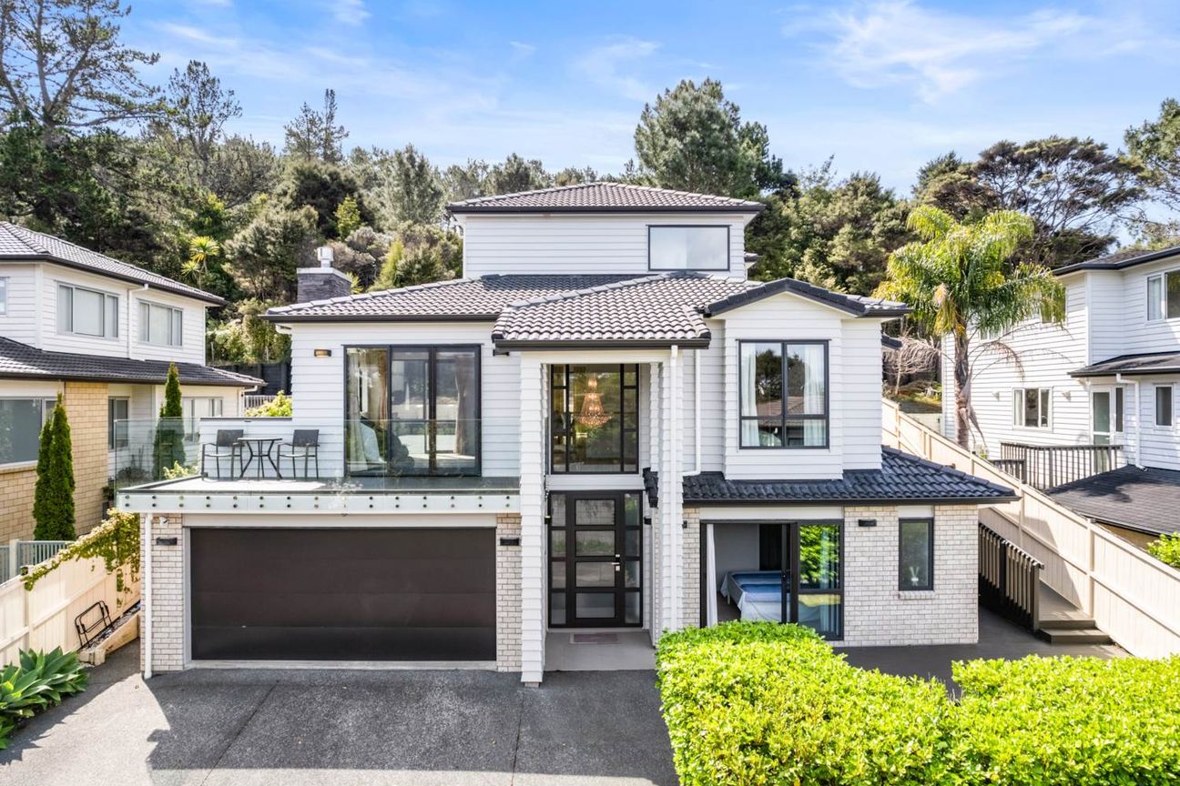Brick & Weatherboard | 5 Bedrooms | 3 Ensuites - Vista 2