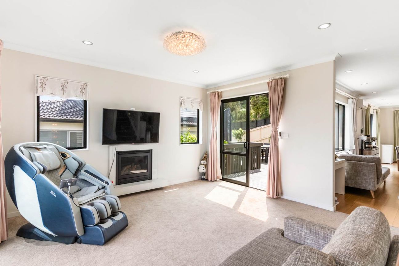 Brick & Weatherboard | 5 Bedrooms | 3 Ensuites - Altro