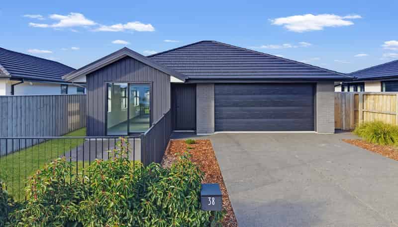 38 Crossley Avenue, Woodend