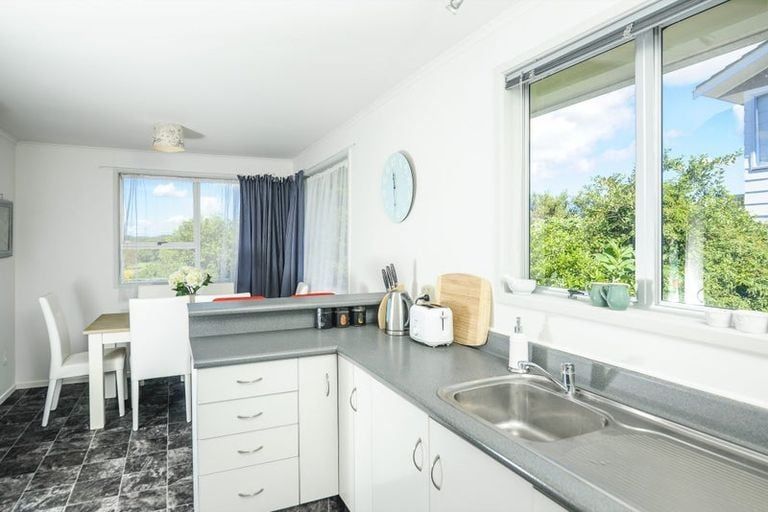 Spacious Family Home in Prime Massey Location - Vista 6