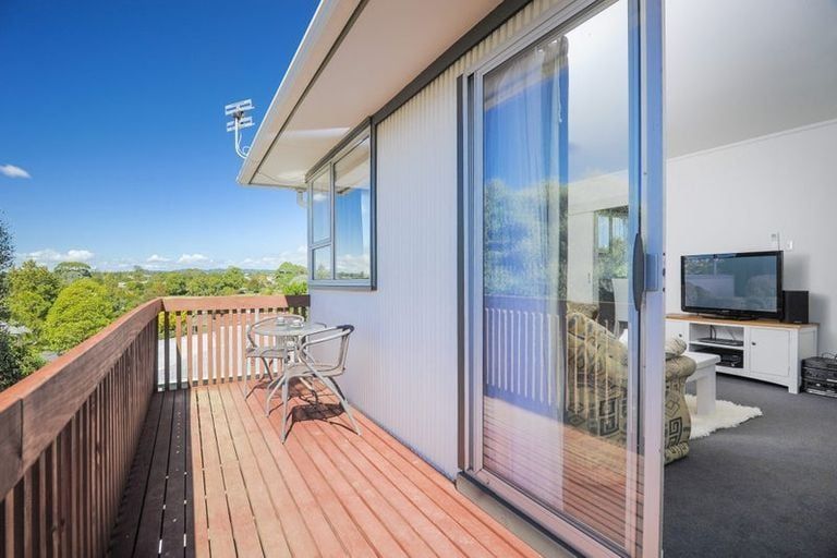 Spacious Family Home in Prime Massey Location - Vista 2