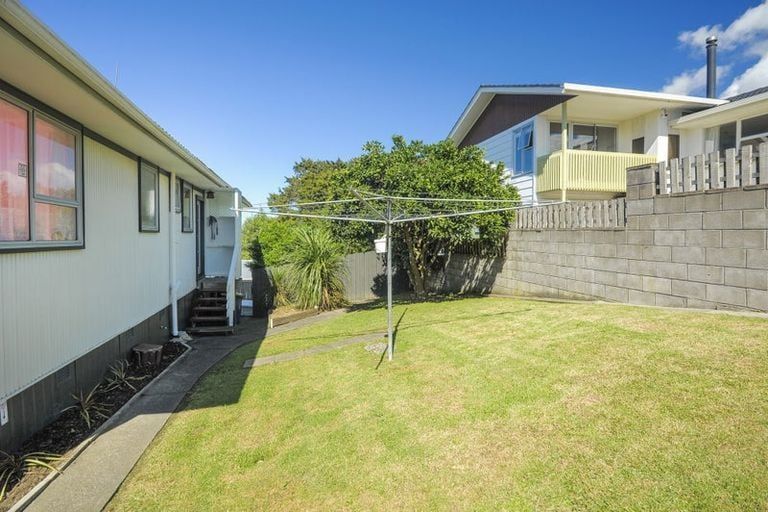 Spacious Family Home in Prime Massey Location - Vista 3