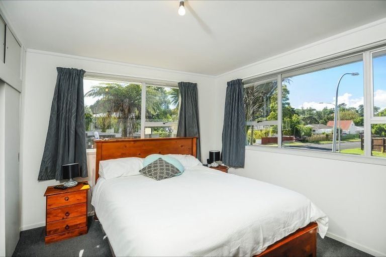 Spacious Family Home in Prime Massey Location - Altro