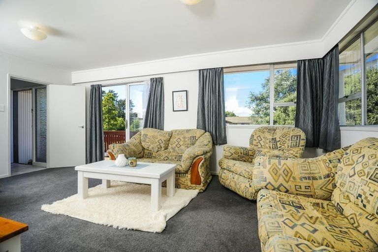 Spacious Family Home in Prime Massey Location - Vista 5