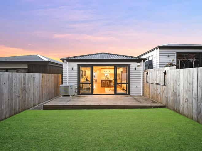 5 Puhakehake Place, Flat Bush