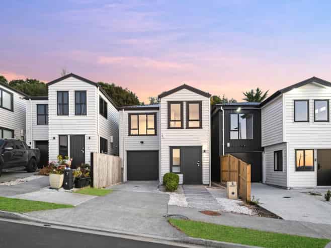 5 Puhakehake Place, Flat Bush
