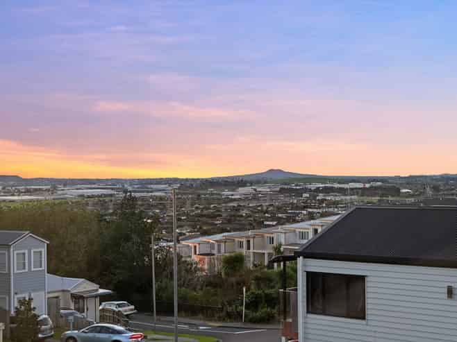 5 Puhakehake Place, Flat Bush