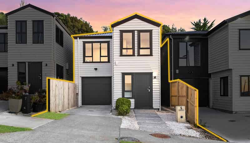 5 Puhakehake Place, Flat Bush