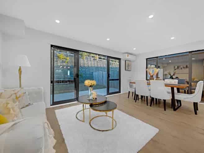 5 Puhakehake Place, Flat Bush