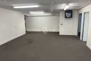 QUALITY OFFICE ON THE EDGE OF THE 1050 PRECINCT