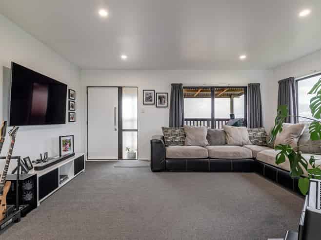 83 Fraser Drive, Feilding