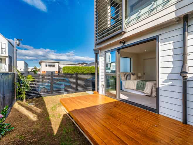 14&16 Woodford Ave, Henderson